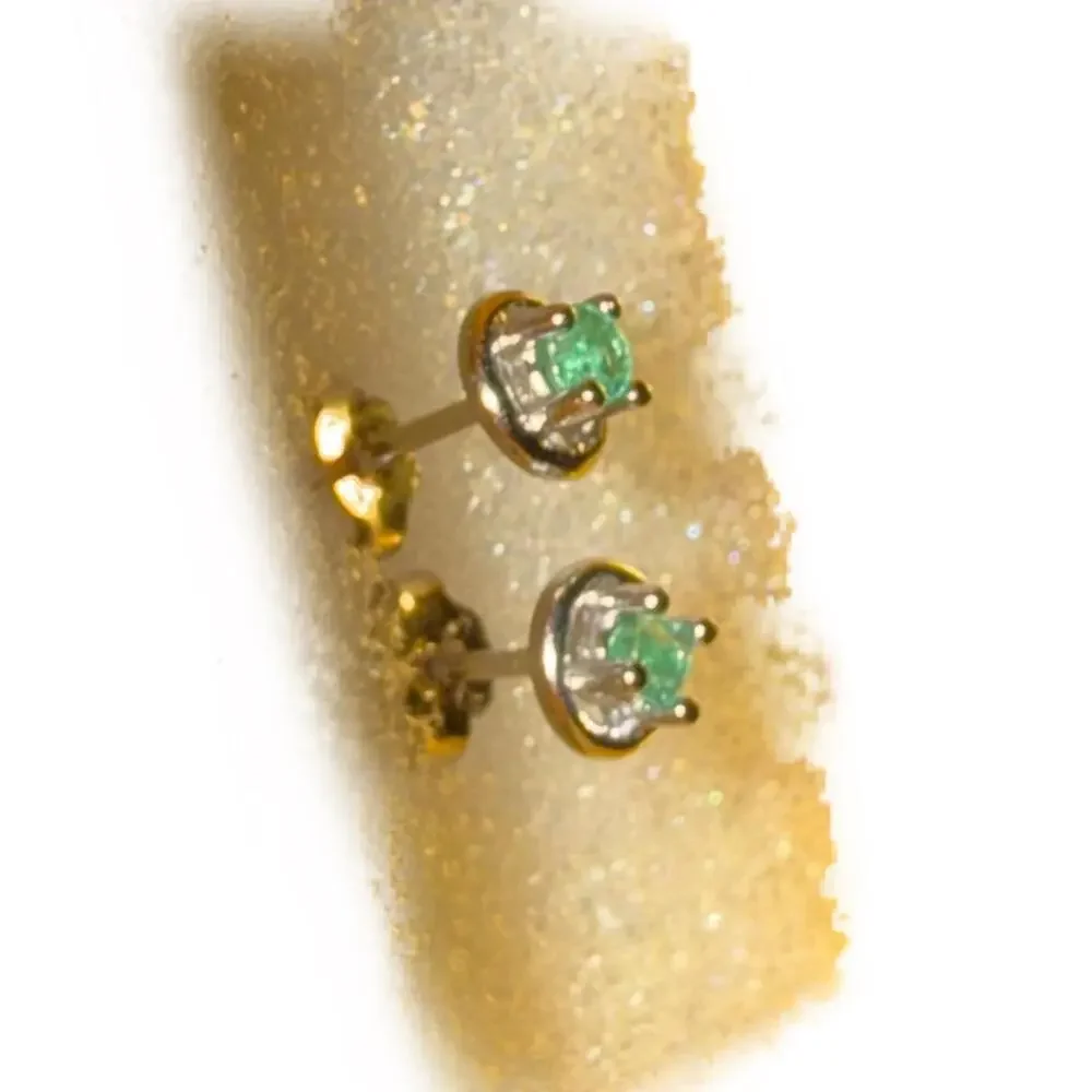 NEW Elegant Silver and Green Stud Earrings- Nickel Free - Picture 2 of 2